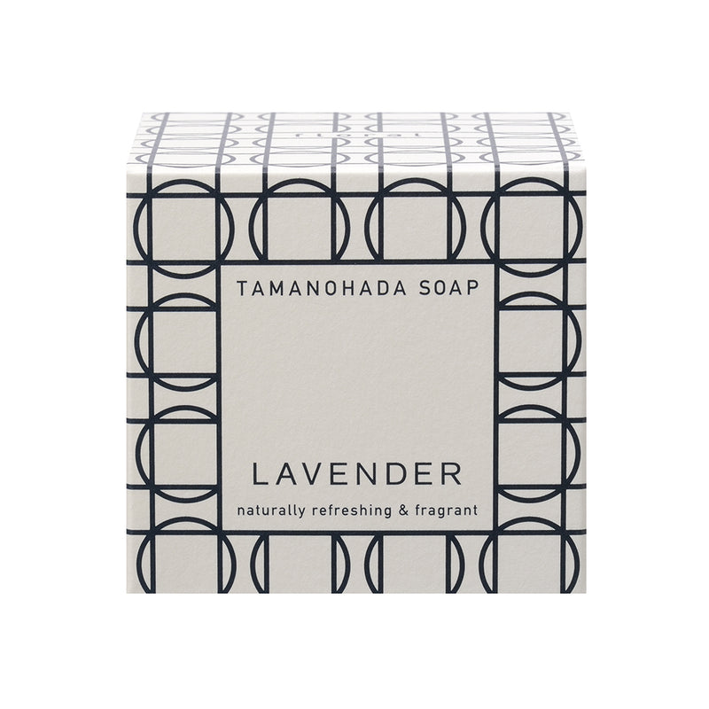 This delicately fragranced fragrance, with its distinctive lavender character, changes gradually over time from top to last, leaving a subtle scent on the skin even the next day.