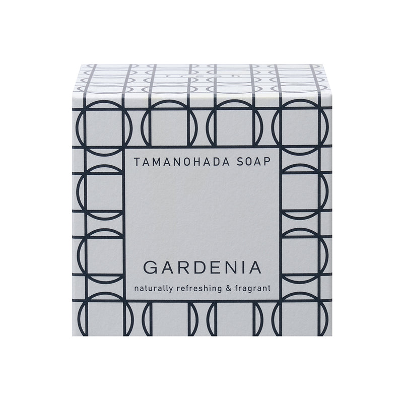 The delicate fragrance, with its distinctive gardenia character, changes gradually over time from top to last, leaving a subtle scent on the skin even the next day.