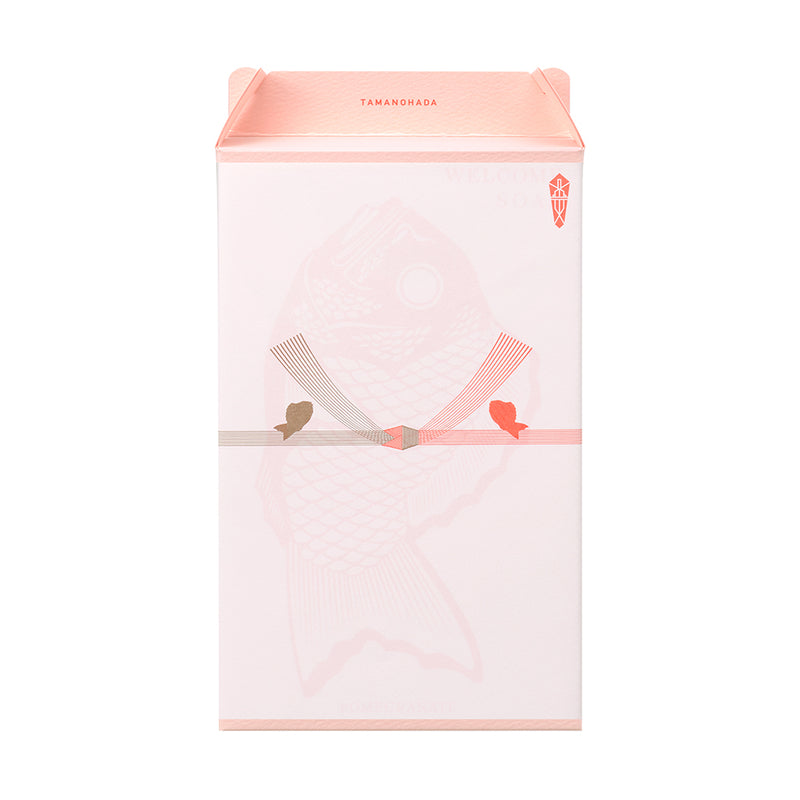 礼盒上有一个noshi（包装纸），可以作为婚礼或成年礼物、祝福礼物、乔迁礼物、搬家礼物或任何其他礼物。